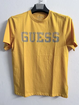 Men's Guess T-Shirt